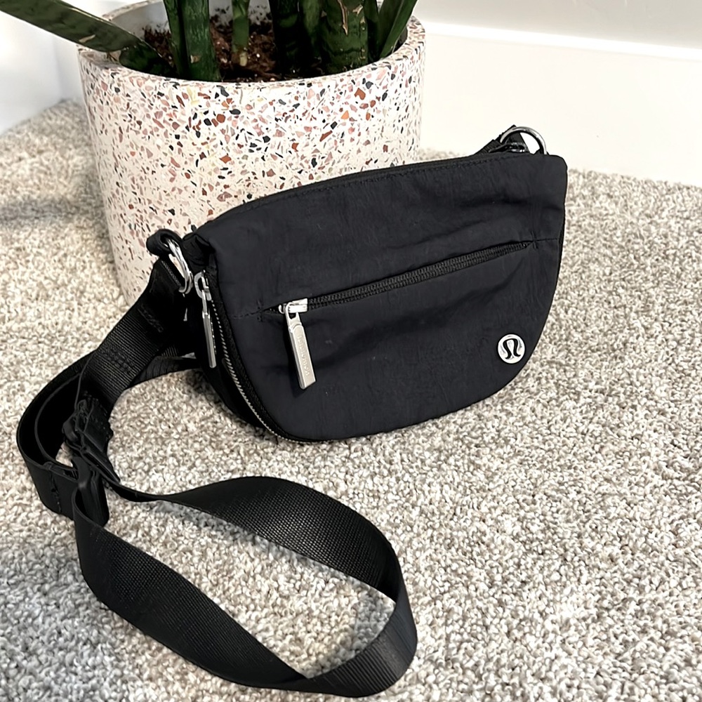 Lululemon All Night Festival Bag *Micro Zip Top
